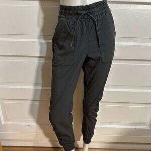 Lululemon Beyond the Studio Jogger Size 8 Graphite Grey $128